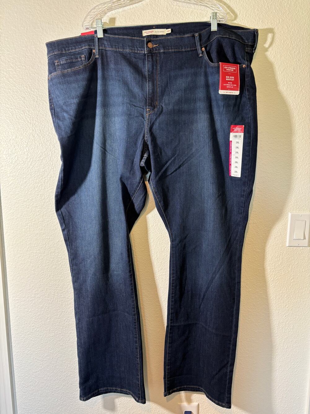 Levi's NWT Women's Size 28W Long Mid-Rise Bootcut Slim Hip & Thigh Jeans